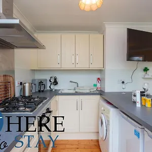 Lovely By The Hillwood Park-free Parking Apartamento